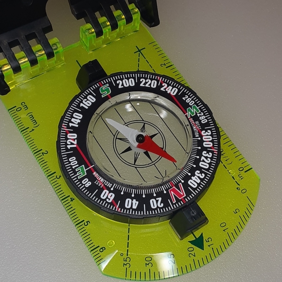 Explorer Compass - Picture 2 of 11